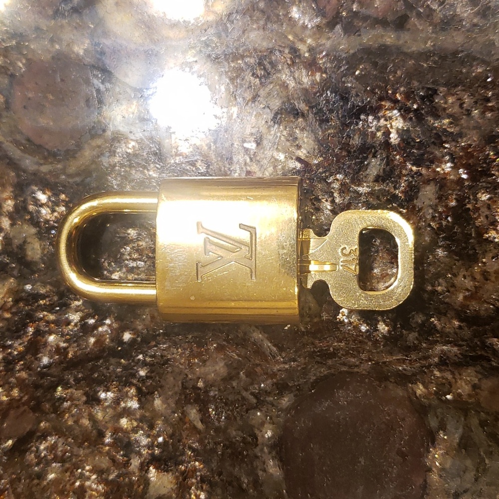 Louis vuitton lock and key set